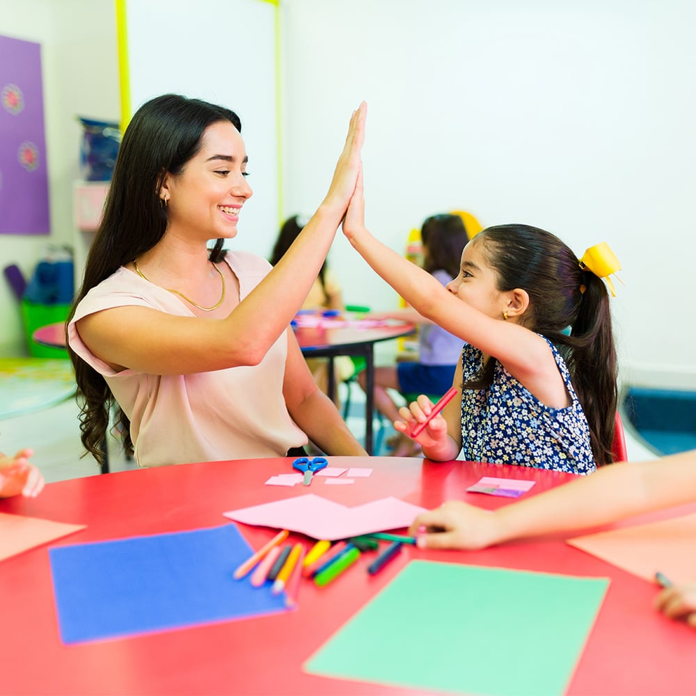 teacher-praising-students