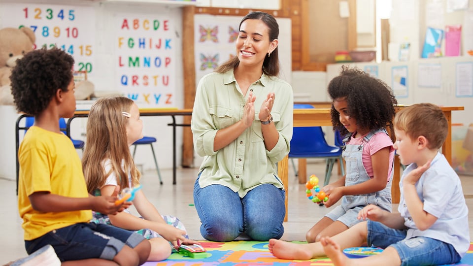 music-teacher-clapping-rhythm