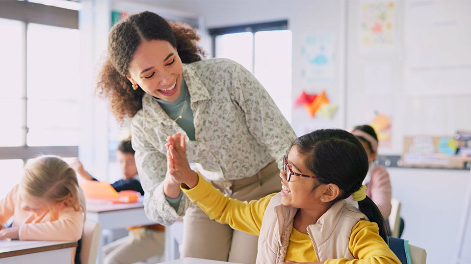 teacher-gives-student-high-five